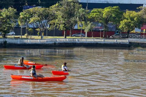 Lago do Taboão recebe a Remada Rosa e encerra as atividades do Outubro Rosa em Bragança Paulista