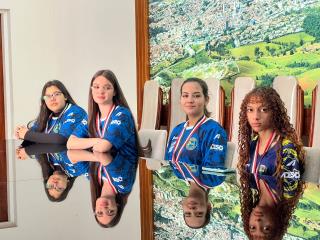 Prefeito recebe alunos campeões de Dama dos Jogos Regionais (3)