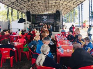 Idosos assistidos pela SEMADS se confraternizam em Baile Country no Posto de Monta (3)