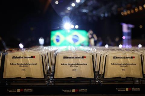 Escolas municipais são premiadas no Alfabetiza Juntos SP