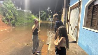 Prefeito conversa com moradores na Vila Malva