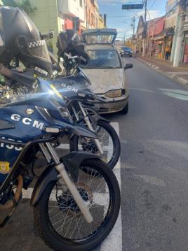 Veículo com licenciamento vencido há 13 anos e mais de R$ 70 mil em multas é apreendido pela GCM