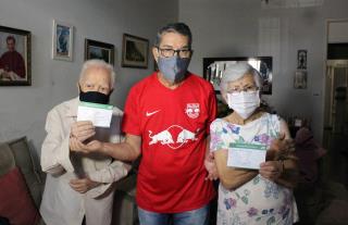 Primeiros idosos recebem a vacina (7)