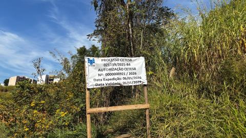 Fiscalização ambiental embarga área e identifica informações incompatíveis em placa de licenciamento