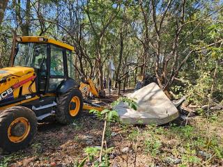 Prefeitura retira barracas de terreno 03