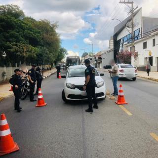 Guarda Civil Municipal realiza operação de fiscalização no trânsito na Avenida Antônio Pires Pimentel (4)