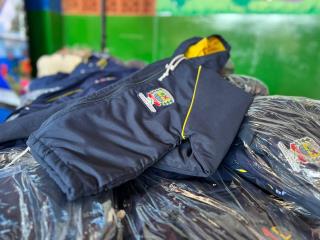 30.06.2023 Cerca de 15 mil kits de uniformes de inverno são entregues aos alunos da Rede Municipal de Ensino (3)