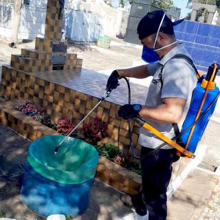 01.09.2023 Cemitério da Saudade recebe serviços de pulverização para combate a insetos e mosquitos (4)
