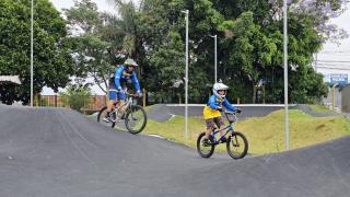 06.10.2023 Atletas de Pump Track de Bragança Paulista treinam na pista do Jardim Águas Claras (4)