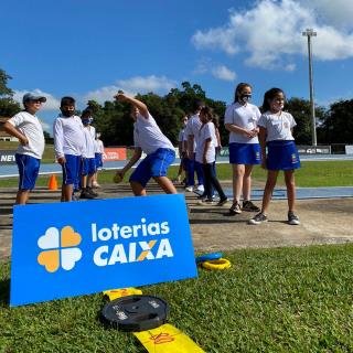 07.04.2022 Alunos da rede municipal de ensino participam de atividades no centro de treinamento da CBAt (4)