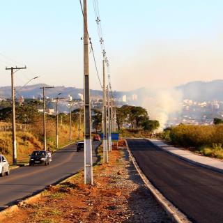 Avenida Atílio Menin começa a ser pavimentada (4)
