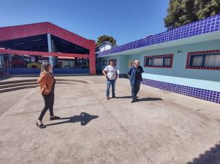Secretário de Educação fiscaliza obras de manutenção e pintura em escolas municipais 04