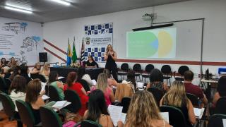 Reunião e apresentação de novos diretores é realizada no auditório da Secretaria Municipal de