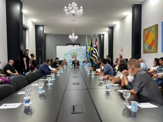 Prefeito Edmir Chedid realiza reunião com vereadores e secretários municipais em Bragança Paulista