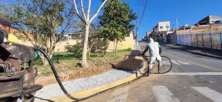 Zeladoria Oeste - Finalizando calçada   da Rua Eriberto Cursi no Planejada I