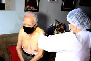 Primeiros idosos recebem a vacina (8)