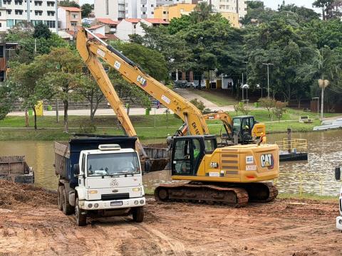 Lago do Taboão já teve mais de 1.700 metros cúbicos de sedimentos retirados