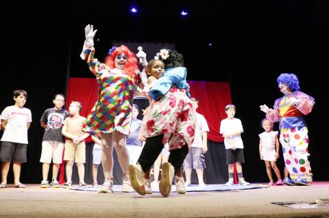 Magia e afeto: “O Menor Circo da Terra” encanta famílias no Centro Cultural Prefeito Jesus Adib Abi Chedid