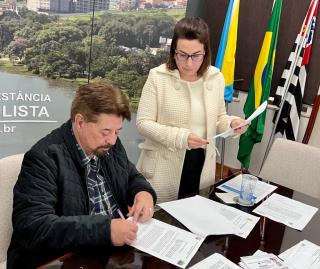 Homologação de doação de 4 terrenos Pró-Indústria 04
