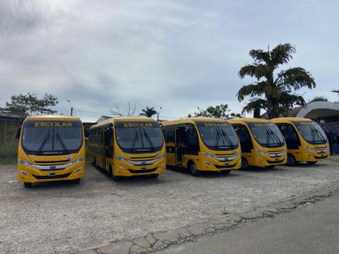 Transporte escolar gratuito recebe novos veículos e completa renovação da frota