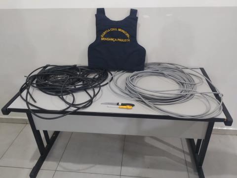 Rápida ação da GCM resulta em prisão por furto de cabos de semáforo