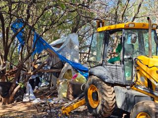 Prefeitura retira barracas de terreno 05