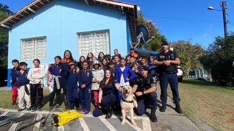 Alunos da zona rural participam de atividade educativa com Defesa Civil e Canil da GCM