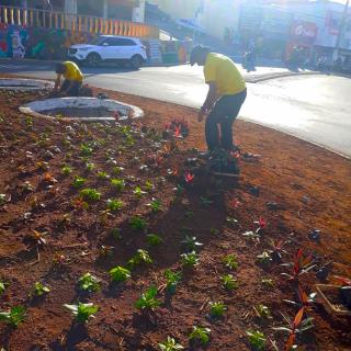 30.05.2022 Serviços de paisagismo seguem sendo intensificados no município (6)