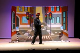 19.05.2022 Maio Amarelo-Espetáculo Teatral Parada Obrigatória é apresentado aos alunos da Rede Municipal ( (2)