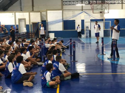 Alunos do Projeto Janeth Arcain recebem uniformes em Bragança Paulista