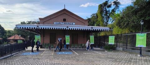 Café com Poesia abre exposição “Versos que Transformam”