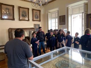 Alunos da EM Orlando Pinto visitam Museu Municipal Oswaldo Russomano e se encantam com a h