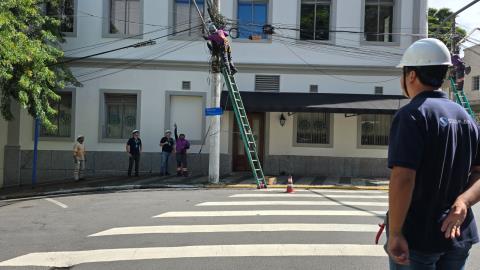 Dia D marca início da regularização dos fios nos postes da cidade (7)