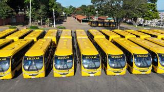 Foram apresentados 55 ônibus 0 km para transporte escolar