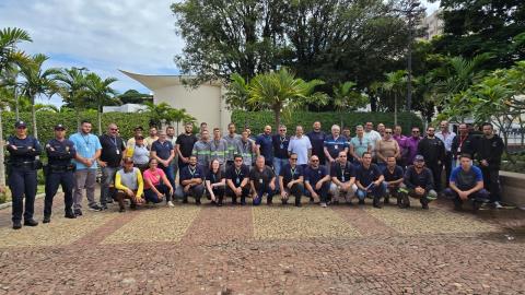 Dia D marca início da regularização dos fios nos postes da cidade (8)