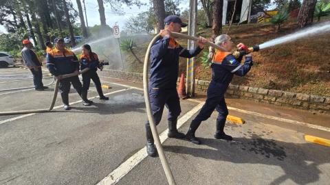 Curso da Operação SP Sem Fogo reúne equipes da Defesa Civil de Bragança Paulista e região para capacitação no combate a incêndios em vegetação
