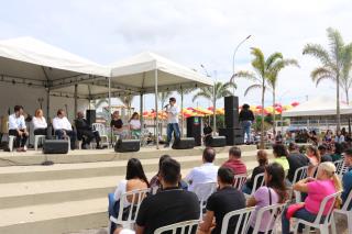 02.05.2022 Estátua em homenagem ao poeta bragantino Oswaldo de Camargo é inaugurada na Praça da Poesia (14)