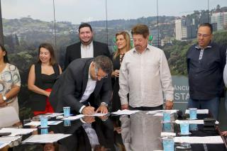 11.08.2023 Assinatura de Termo de doação de terreno para Quatro Industria - Cristiano Gianini - TDM (3)