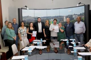 11.08.2023 Assinatura de Termo de doação de terreno para Quatro Industria - Dora Tarsito de Souza - Mobili (1)