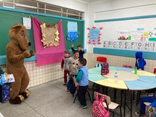 (14)tchutchuco e crianas sala infantil