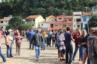 13 - Público se concentra no Ginásio Monsenhor Benedito Mário Calazans para o almoço