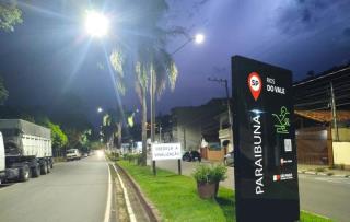 113 - Instalação de luminárias de LED em toda a região central de Paraibuna, em parceria com a Neoenergia Elektro.