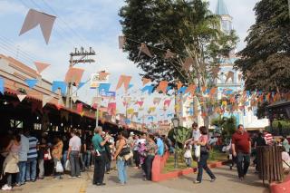 12 - Tradicional Feira de Turismo 'José Benedicto Vilhena', realizada junto com a festa da cidade, em junho.