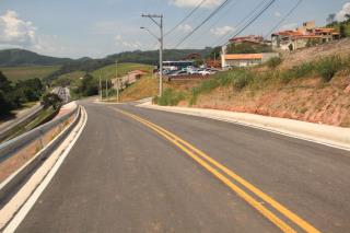 119Pavimentação asfáltica na ligação entre os bairros Jardim Primavera e Alferes Bento, conquistada pela Gestão Municipal junto ao Governo do Estado