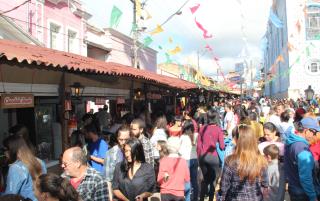 13 - Tradicional Feira de Turismo 'José Benedicto Vilhena', realizada junto com a festa da cidade, em junho.