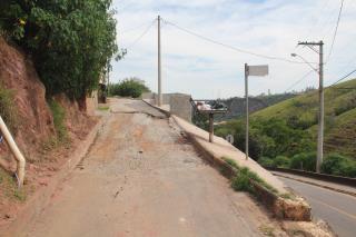 13 - Durante as obras - muro de arrimo na Rua Lino Moreira Leal e a recomposição da via e recapeamento asfáltico  (7)