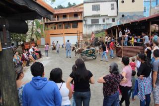 15 - Tradicional Fazeninha do 'Zé Vilhena', promovida durante a Festa de Aniversário de Paraibuna, em junho.