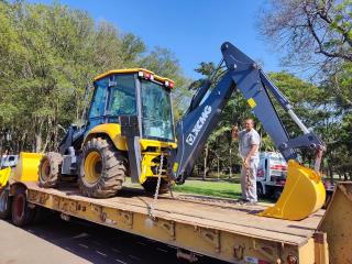 16 - Aquisição de 1 máquina retro escavadeira