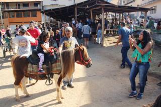 16 - Tradicional Fazeninha do 'Zé Vilhena', promovida durante a Festa de Aniversário de Paraibuna, em junho.