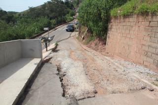 16 - Durante as obras - muro de arrimo na Rua Lino Moreira Leal e a recomposição da via e recapeamento asfáltico  (13)